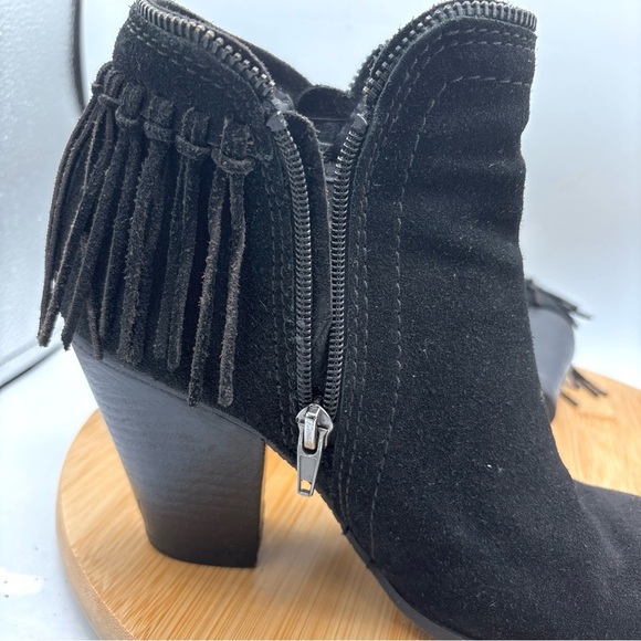 Dolce Vita Onyx Suede Fringe Ankle Boot Block Heel Boot Bootie Size 7 Side Zip - Picture 8 of 9